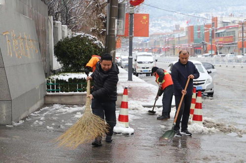 辖区齐动员 扫雪暖人心 万德街道开展清扫雨雪行动